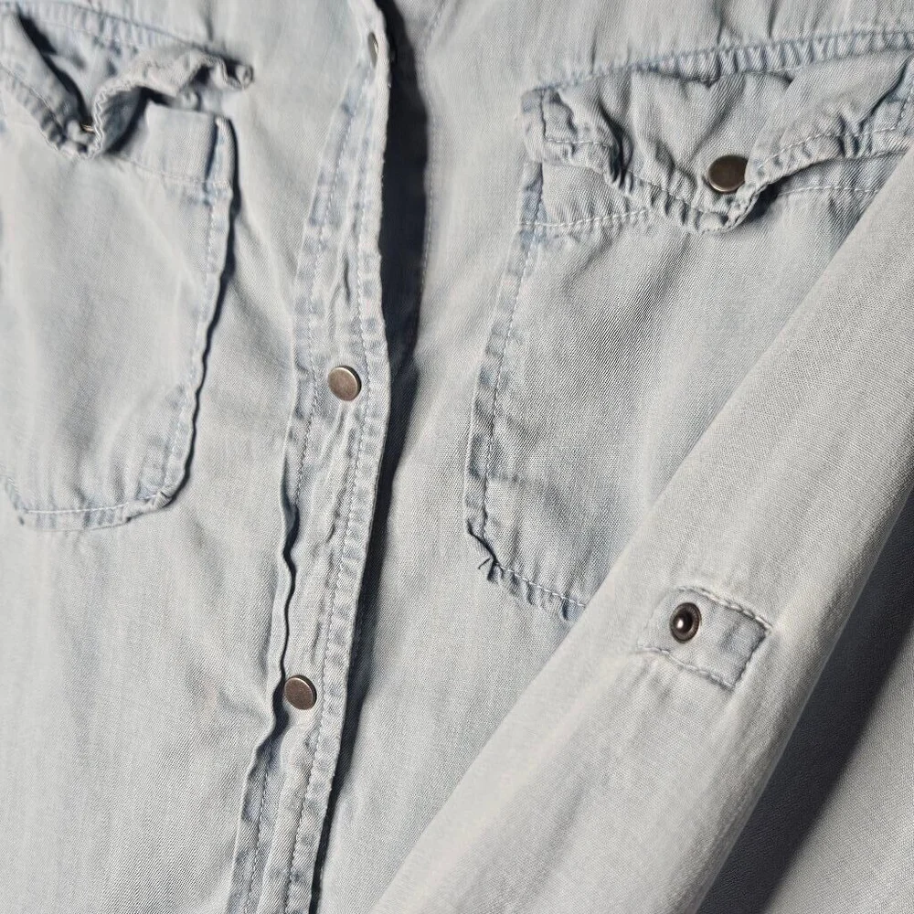 DYLAN Denim Shirt Women's Size Small Roll Up sleeves 100% Tencel Light Blue - Picture 6 of 8